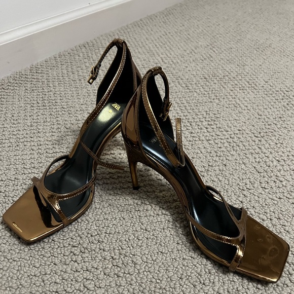Zara Oval Heeled Metallic Sandals - Picture 2 of 9